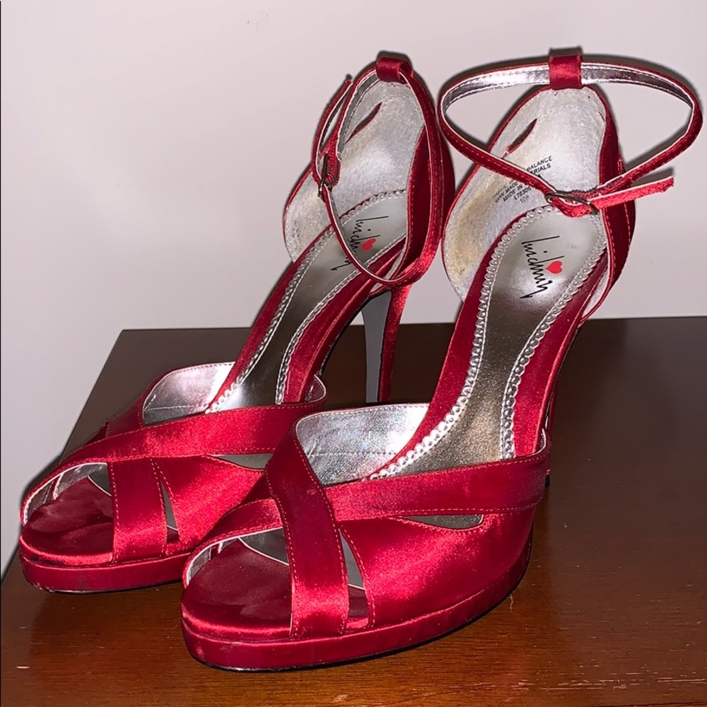 WOMANS HEELS SIZE 10